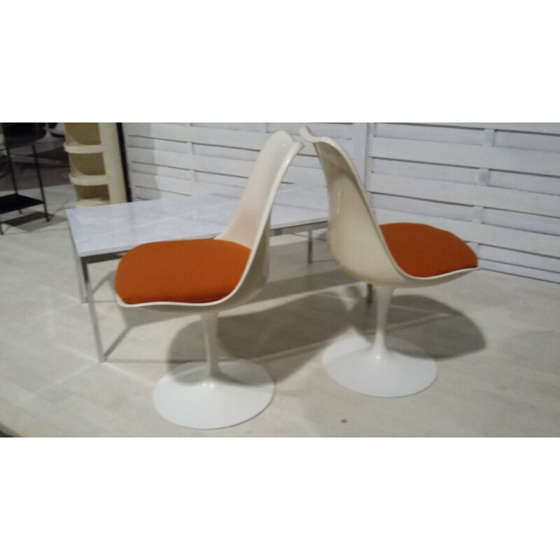 A pair of orange Tulip chairs by Eero Saarinen - 1968