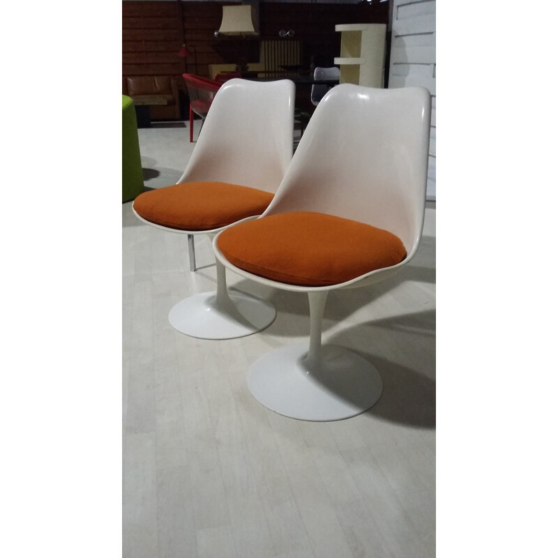 A pair of orange Tulip chairs by Eero Saarinen - 1968