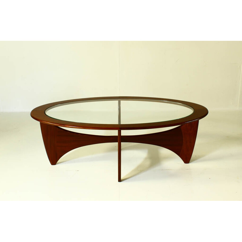 Oval vintage coffee table by Viktor Wilkins for G-plan- 14960s