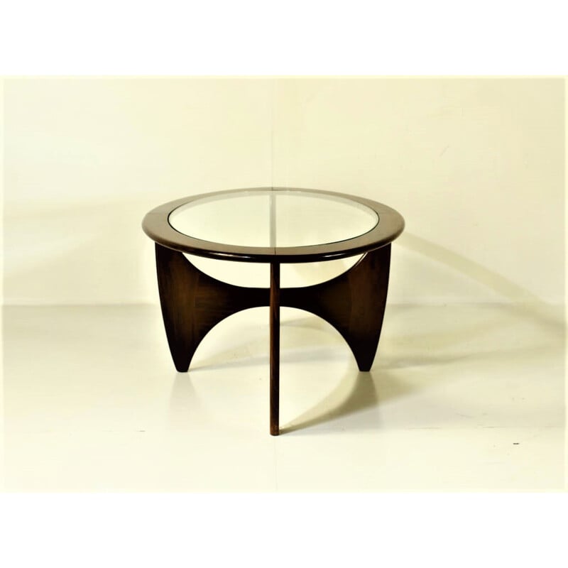 Oval vintage coffee table by Viktor Wilkins for G-plan- 14960s