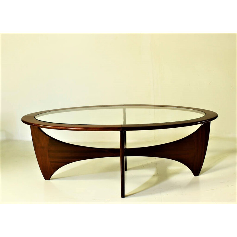 Oval vintage coffee table by Viktor Wilkins for G-plan- 14960s