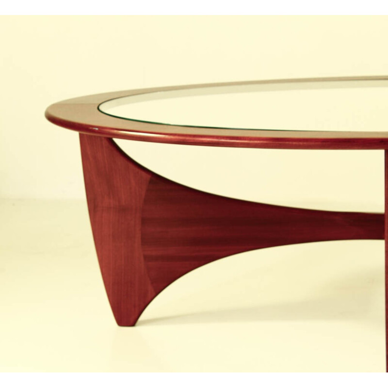 Oval vintage coffee table by Viktor Wilkins for G-plan- 14960s