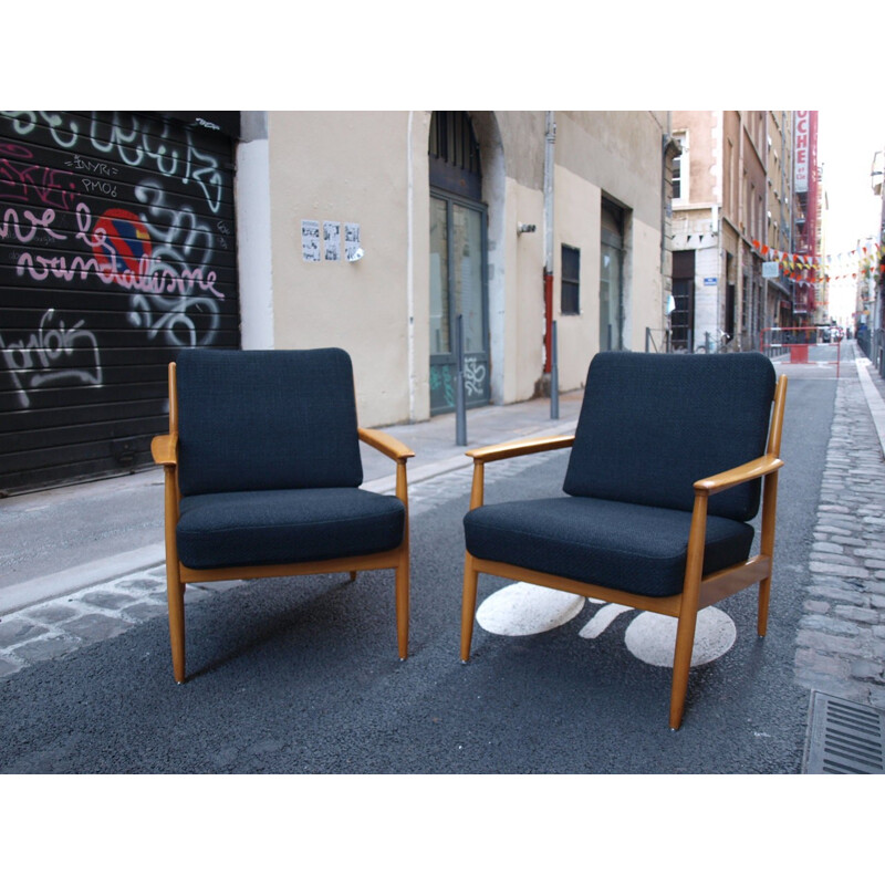 Paire de fauteuils vintage en tissu noir et en teck - 1960 