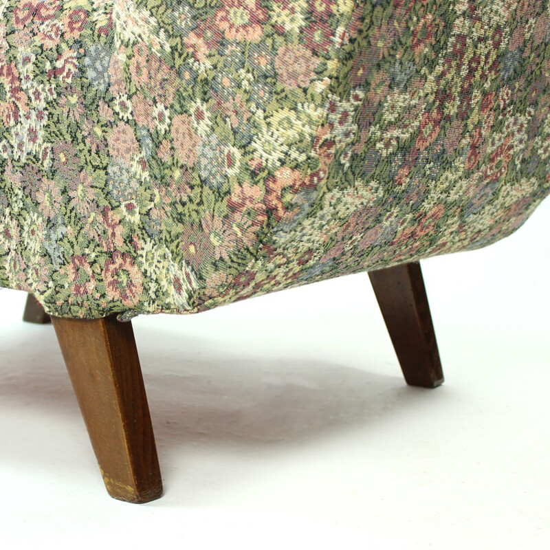 Pair of classical vintage armchairs in floral print fabric de Jindrich Halabala - 1950s