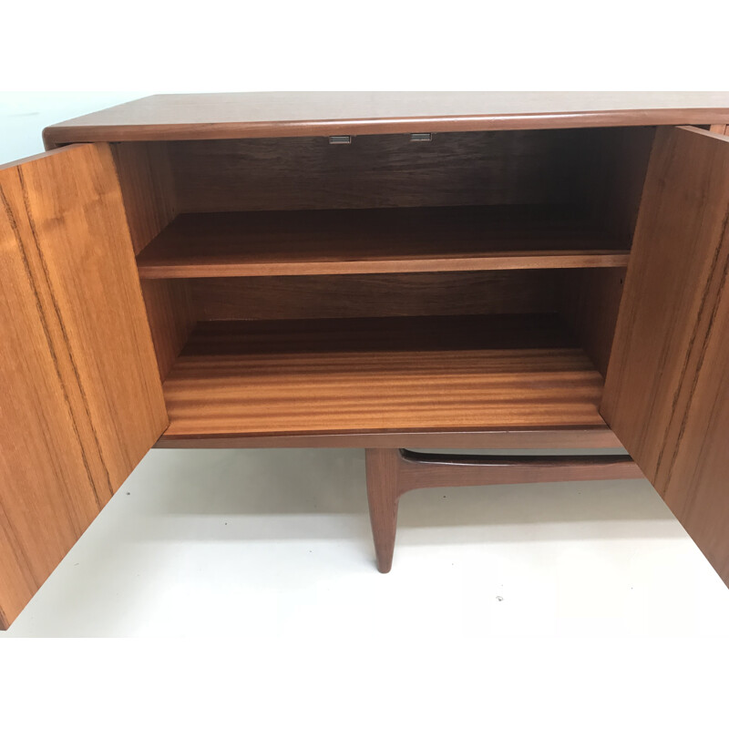 Mid-century modern teak sideboard by par V.Wilkins for G-PLan - 1960s