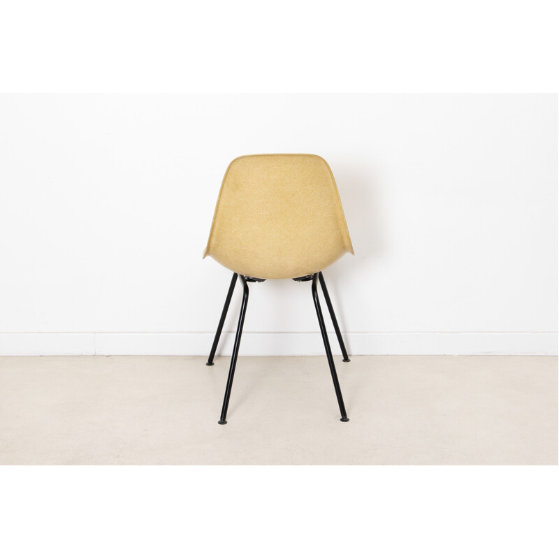 "DSX" parchment color chair with X base, Charles et Ray EAMES - 1950s