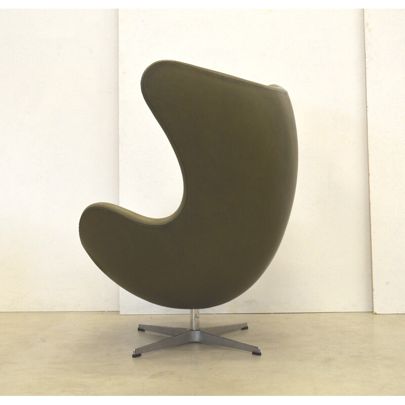 Leather Dark Green Egg Chair by Arne Jacobsen for Fritz Hansen - 1970s