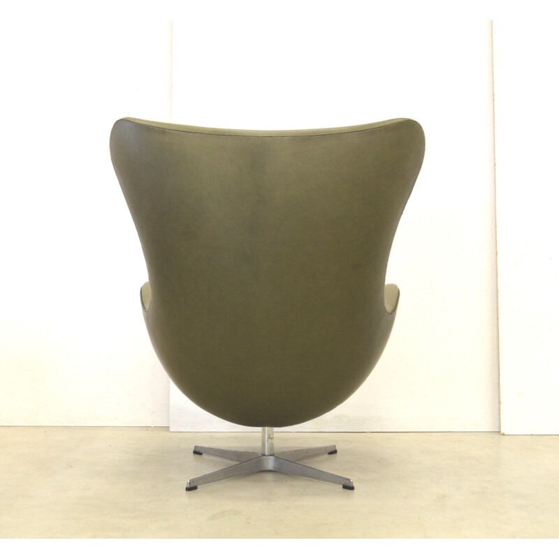 Leather Dark Green Egg Chair by Arne Jacobsen for Fritz Hansen - 1970s