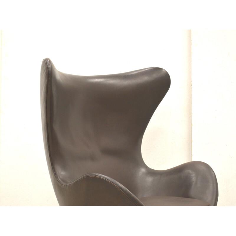 Vintage Brown "Egg Chair" by Arne Jacobsen for Fritz Hansen - 1970s