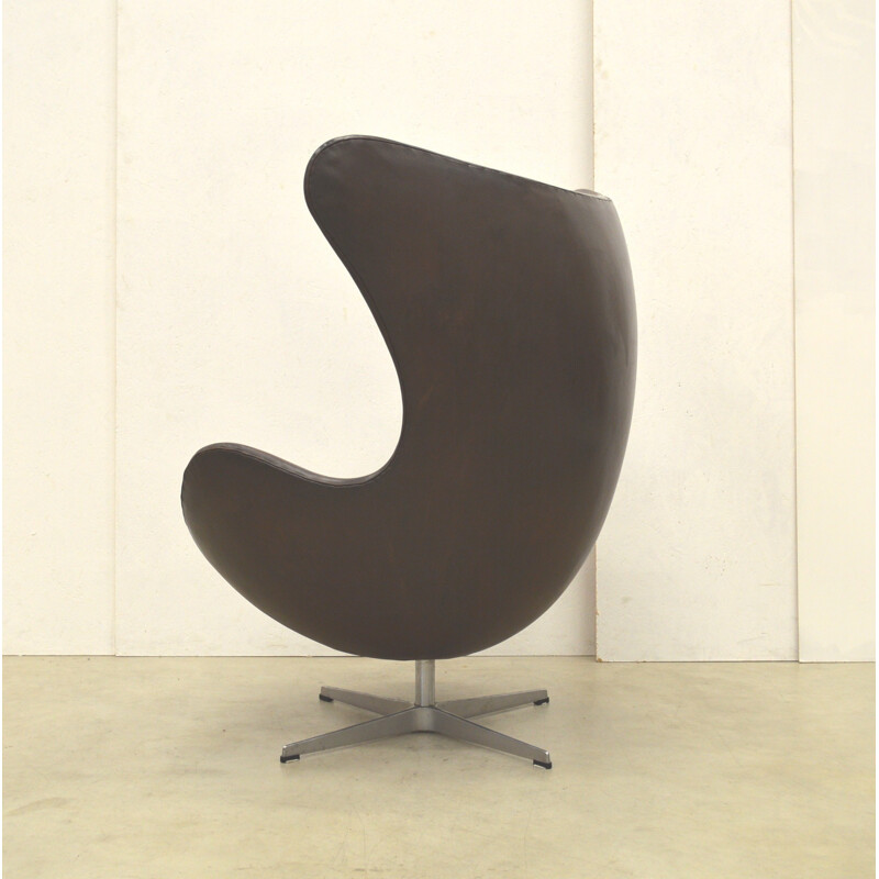 Vintage Brown "Egg Chair" by Arne Jacobsen for Fritz Hansen - 1970s