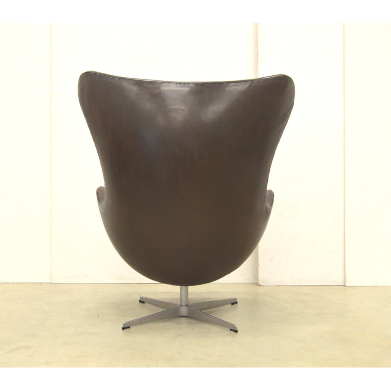 Vintage Brown "Egg Chair" by Arne Jacobsen for Fritz Hansen - 1970s