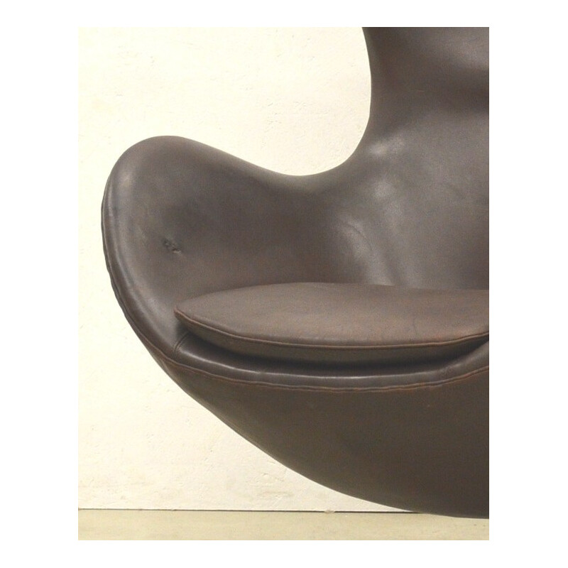 Fauteuil " Egg chair " Vintage marron de Arne Jacobsen Egg pour Fritz Hansen - 1970