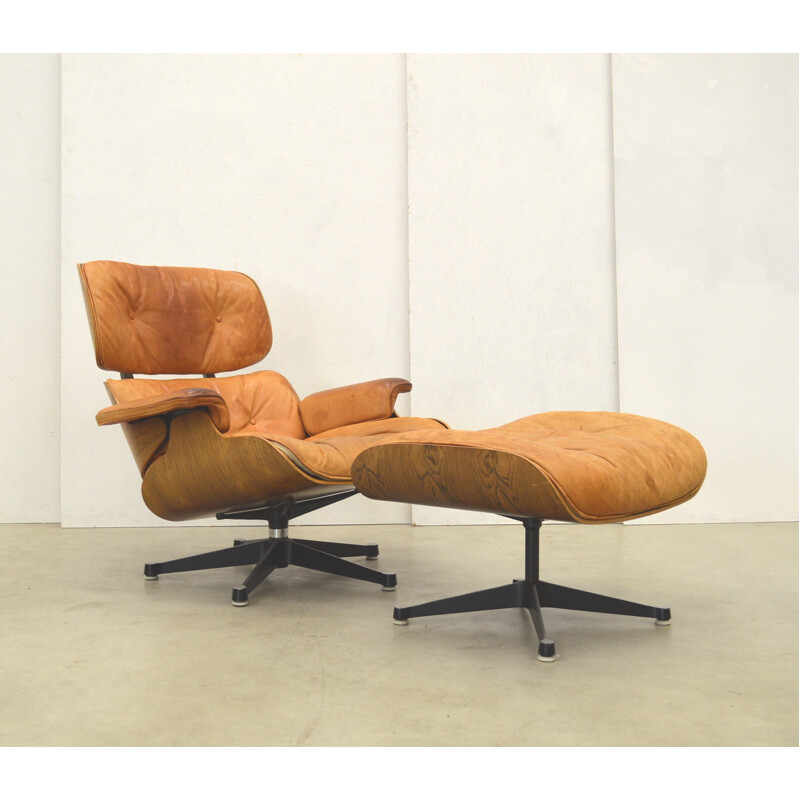 Fauteuil Lounge et repose-pied couleur Cognac de Eames pour Herman Miller - 1960
