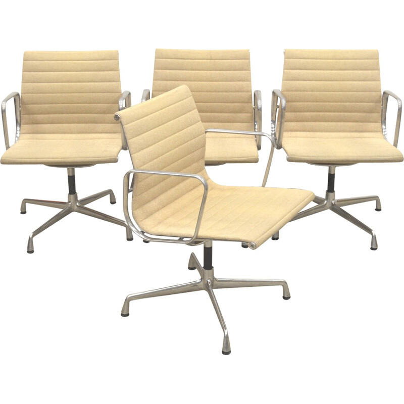 Lot de 4 chaises beiges Charles Eames pour Vitra  - 2000
