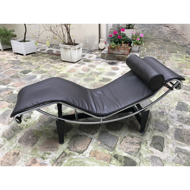 LC4 brown lounge chair by Le Corbusier for Cassina - 2000s