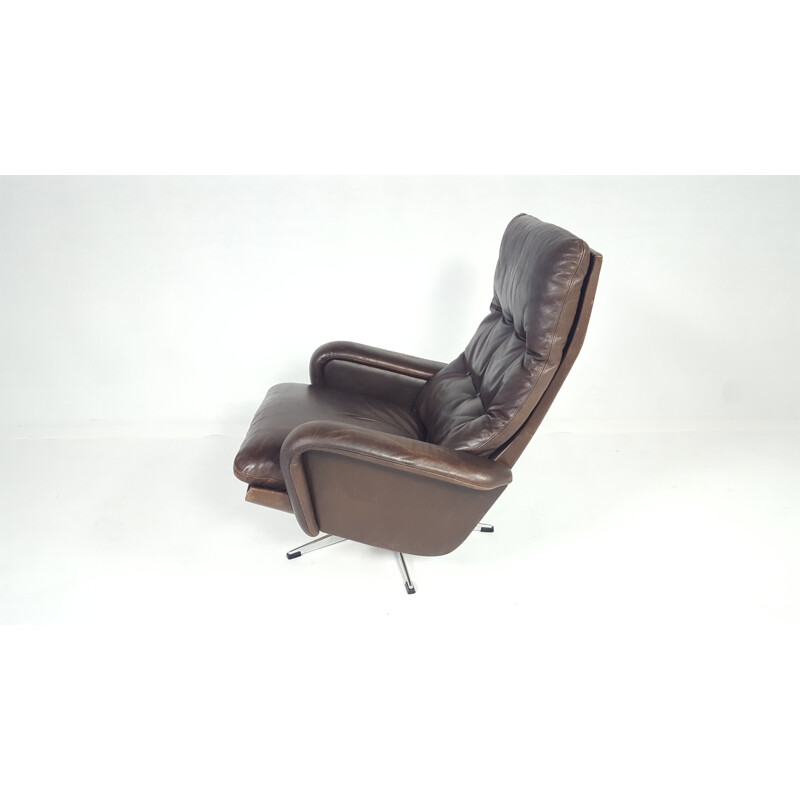 Leather Swivel vintage Chair With Ottoman - 1970s