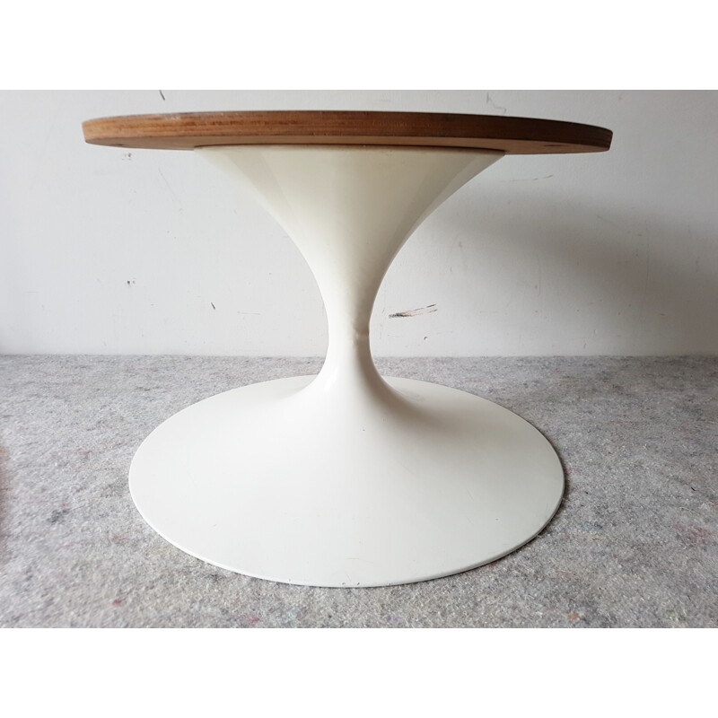 Oval coffee table by Eero Saarinen for Knoll - 1960s