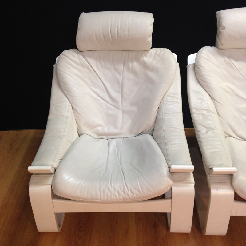 Paire de fauteuils "Kroken" en cuir blanc, Ake FRIBYTER - années 90
