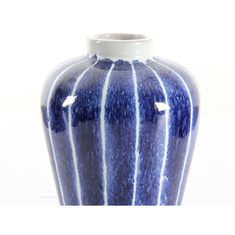 Céramique scandinave : vase à rayures de Ingrid Atterberg pour Upsala Ekeby - 1960