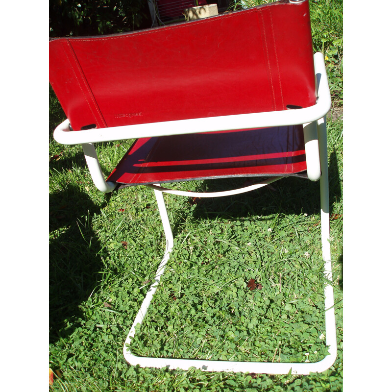 Pair of white lacquered armchairs in red leather - 1980s