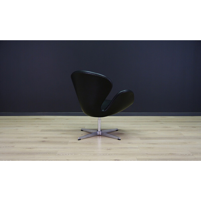Swan Elegance Leather Armchair by Arne Jacobsen for SAS Hotel - 1980s