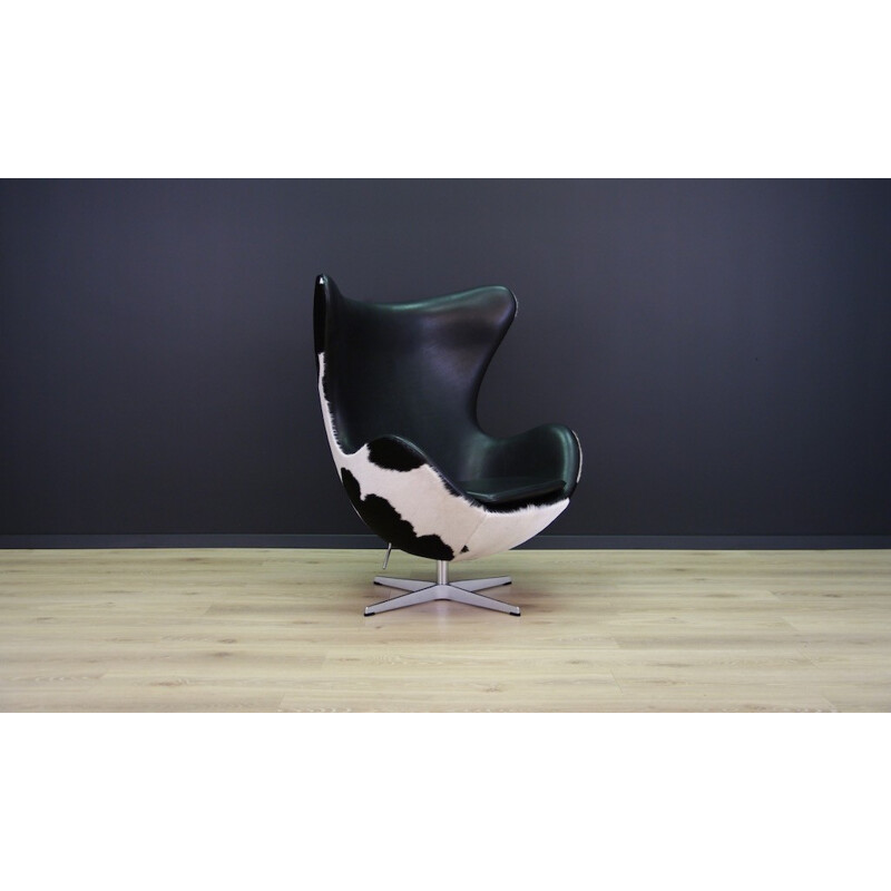 Fauteuil scandinave "Egg Chair" par Arne Jacobsen, Fritz Hansen pour SAS Hotel - 1980
