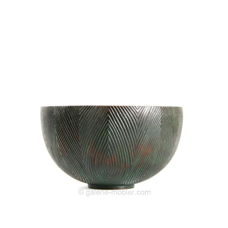 Bronze bowl wuth fluted patterns by Alex Salto - 1940s