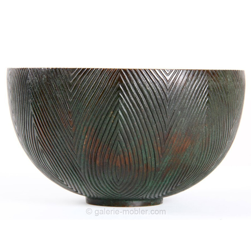 Bronze bowl wuth fluted patterns by Alex Salto - 1940s