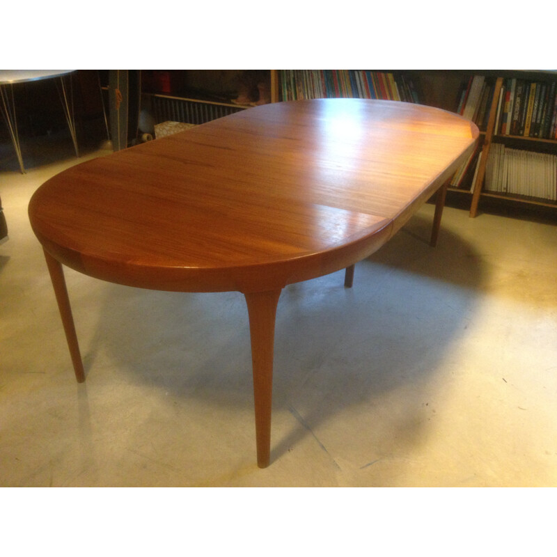 Round dining table in teak, Kofod LARSEN - 1960s