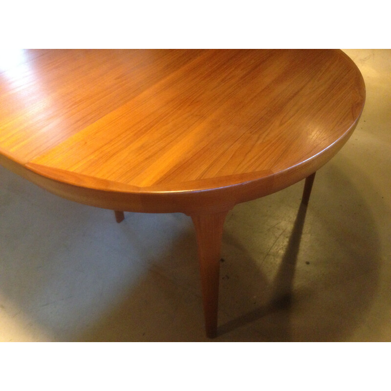 Round dining table in teak, Kofod LARSEN - 1960s