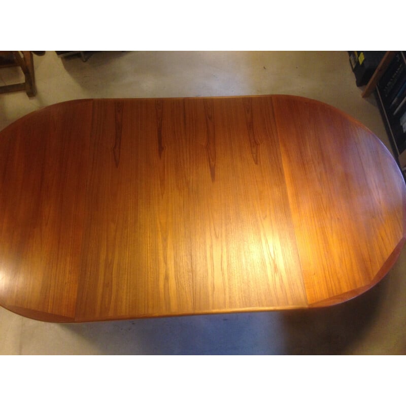 Round dining table in teak, Kofod LARSEN - 1960s