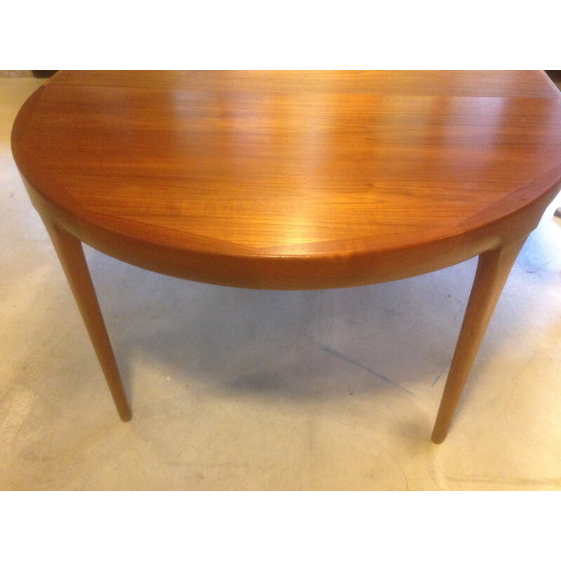 Round dining table in teak, Kofod LARSEN - 1960s