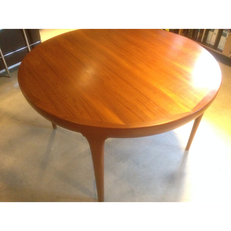 Round dining table in teak, Kofod LARSEN - 1960s