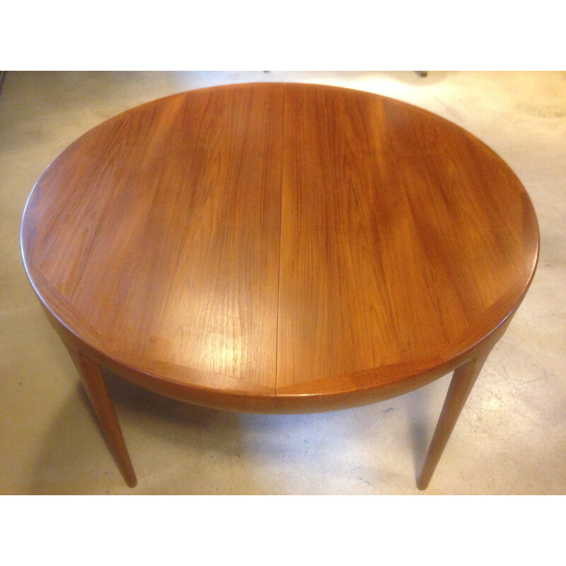 Round dining table in teak, Kofod LARSEN - 1960s