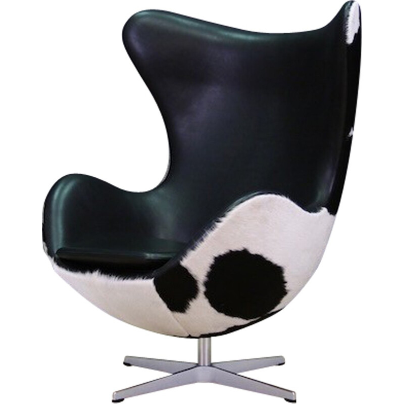 Scandinavian Armchair "The egg chair" in leather by Arne Jacobsen, Fritz Hansen for SAS Hotel - 1980s