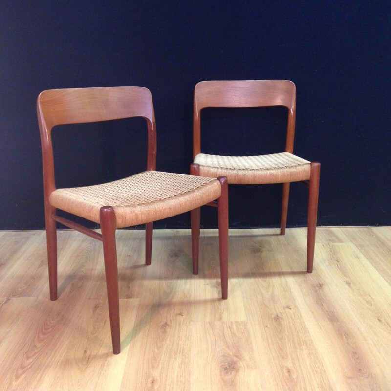 Suite de 4 chaises "modèle 75" en teck, Niels O. MOLLER - années 60