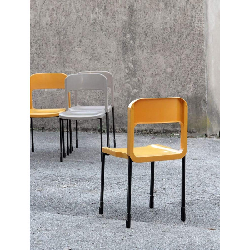 Set of 5 Grosfillex Chairs model 25127 - 1970s