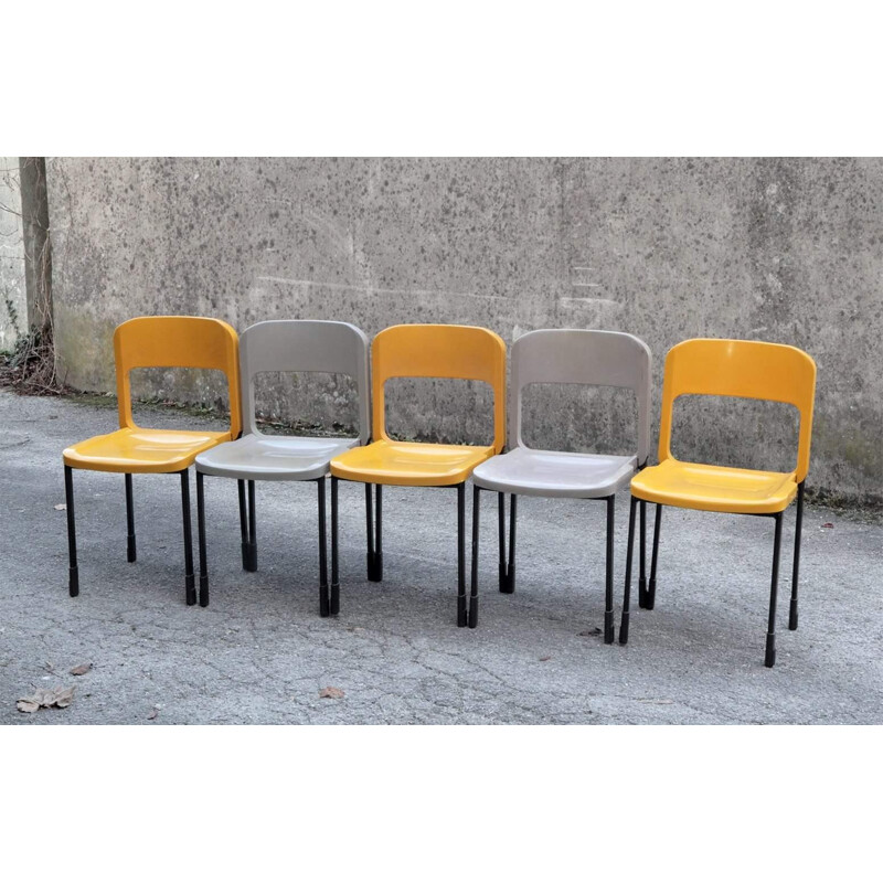 Set of 5 Grosfillex Chairs model 25127 - 1970s