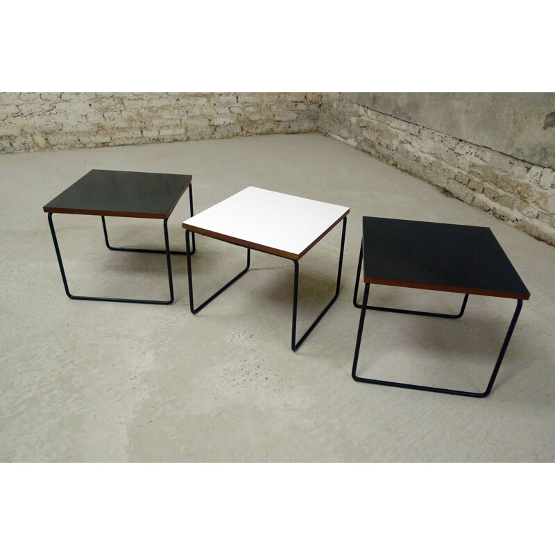 Suite de 3 tables "volantes" de Pierre Guariche pour Steiner - 1950