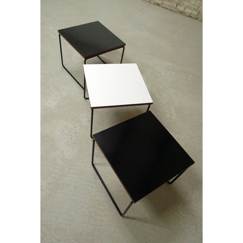 Suite de 3 tables "volantes" de Pierre Guariche pour Steiner - 1950