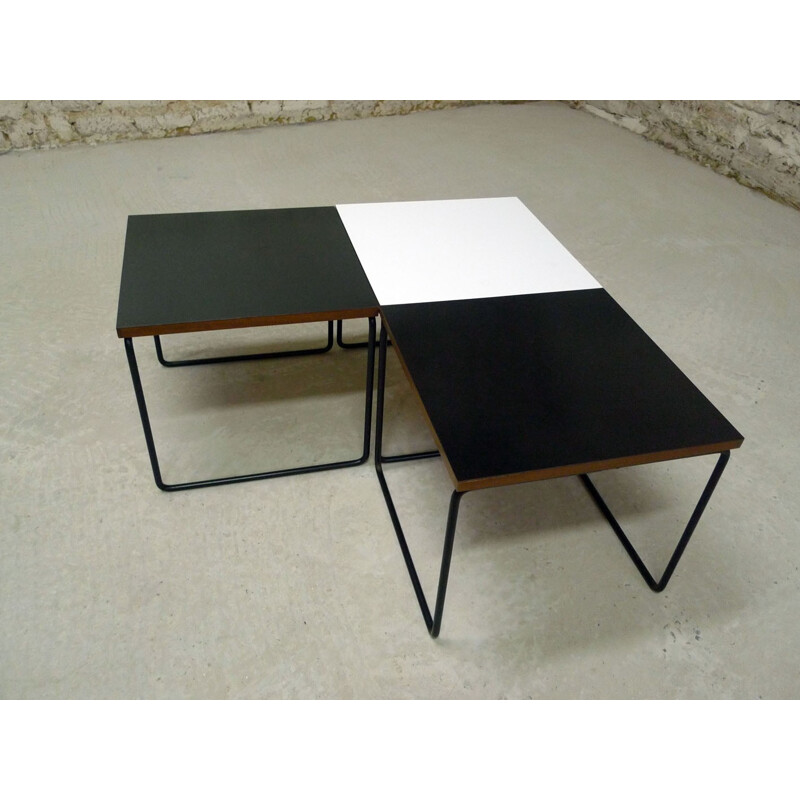Suite de 3 tables "volantes" de Pierre Guariche pour Steiner - 1950