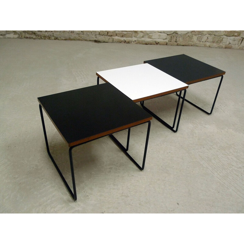 Suite de 3 tables "volantes" de Pierre Guariche pour Steiner - 1950