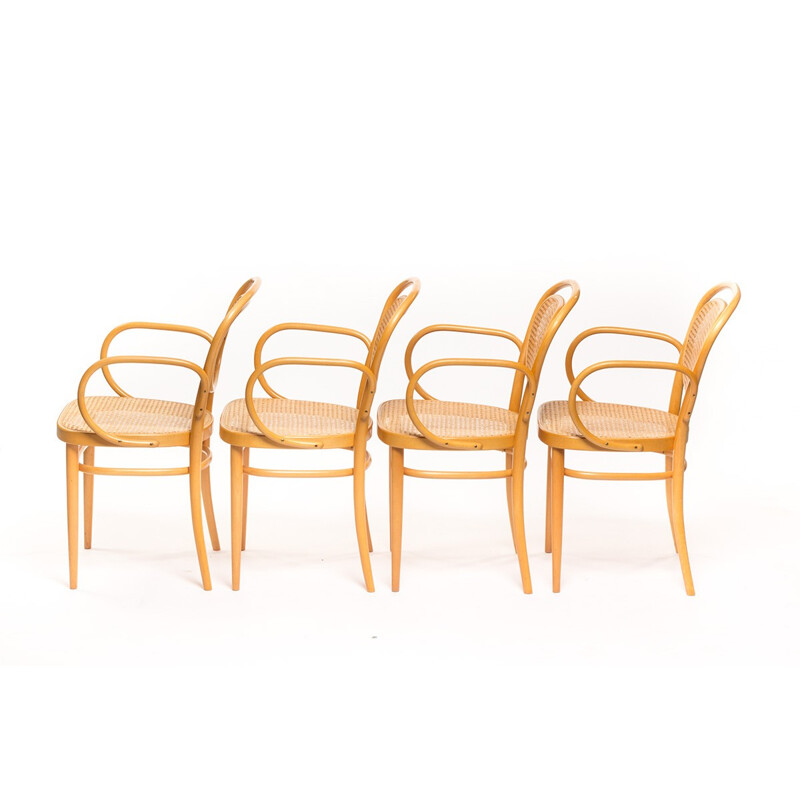 Suite de 4 Chaises à repas vintage modèle "215 RF" par Thonet - 1970