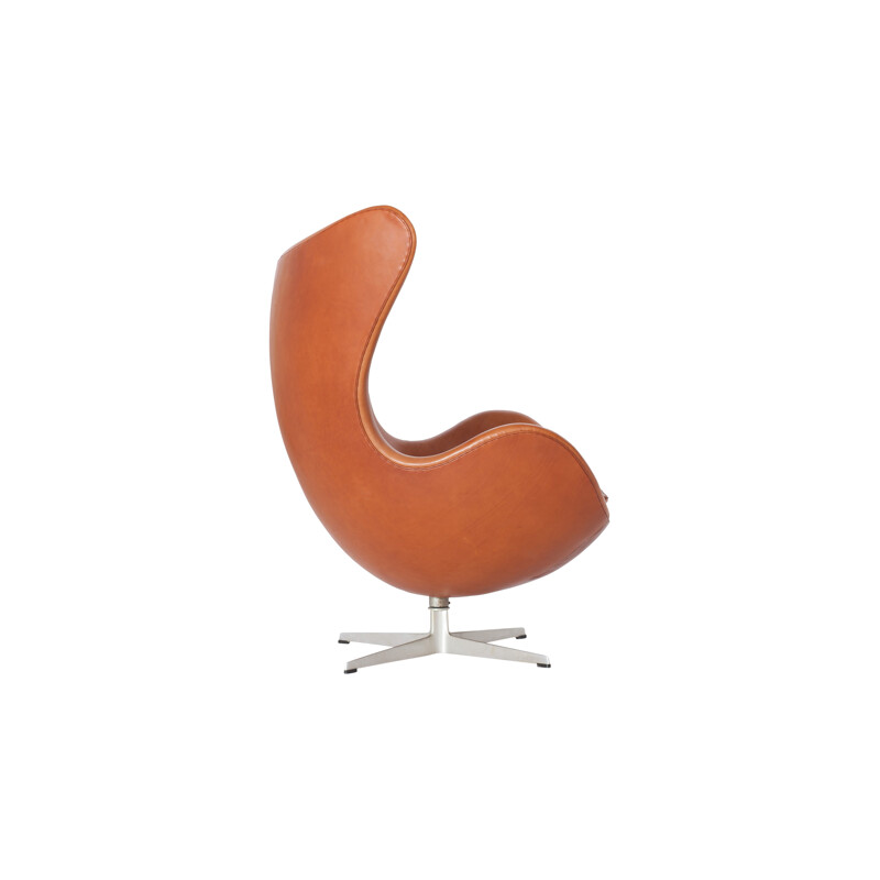 Egg Chair en cuir cognac de Arne Jacobsen - 1960