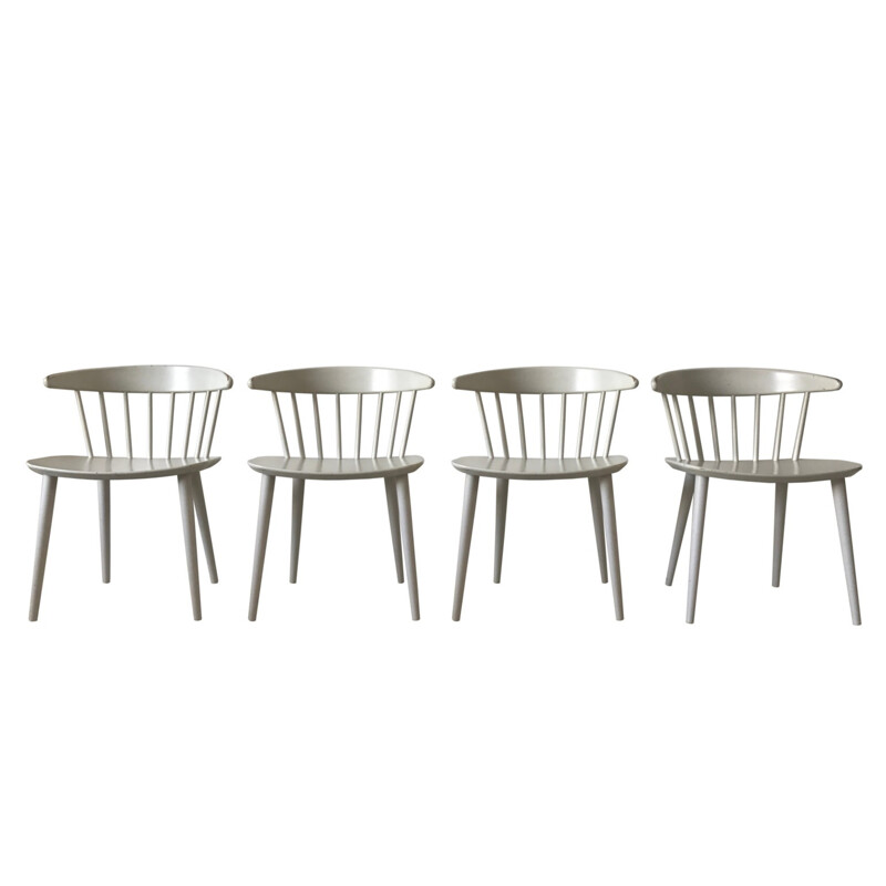 Suite de 4 chaises "J104" blanches par Jørgen Bækmark pour FDB Møbler - 1960
