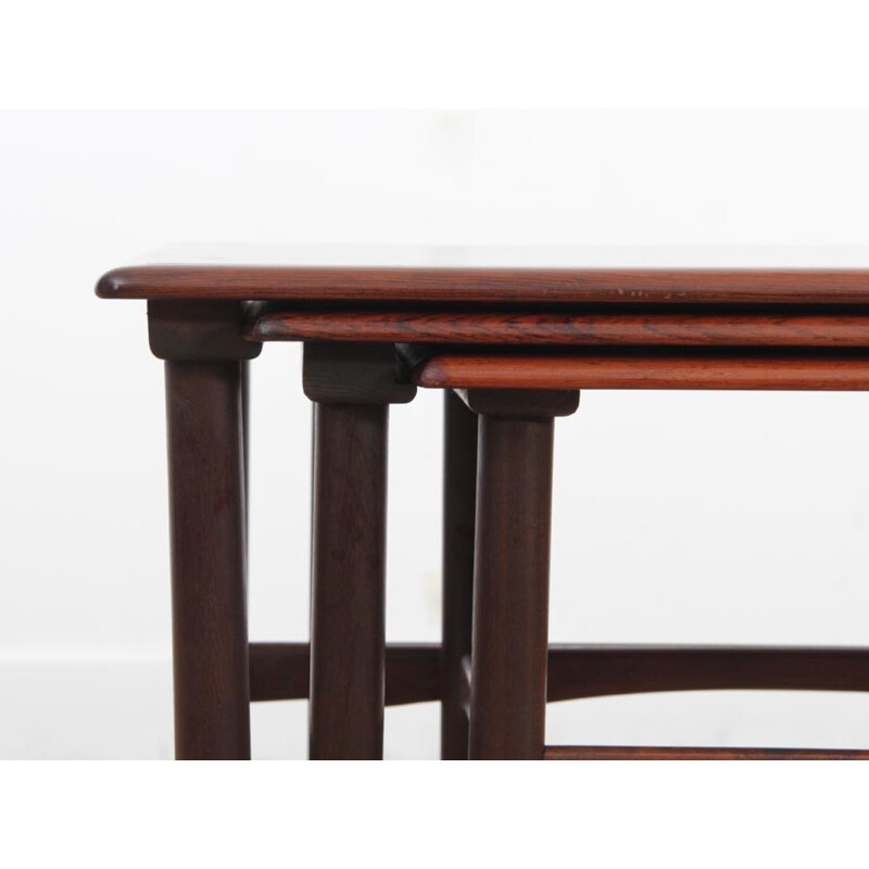 Suite de 3 tables gigognes scandinaves en palissandre de Rio - 1960