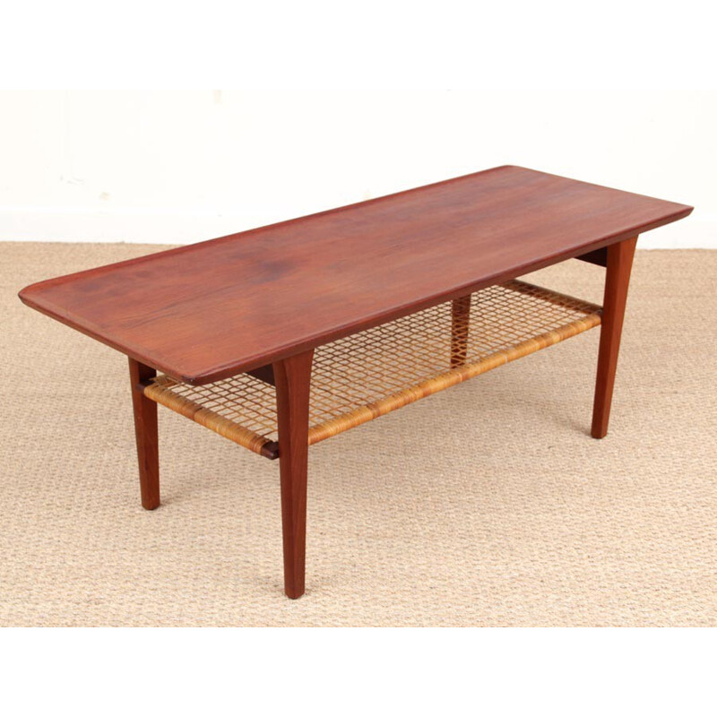 Table basse scandinave en teck avec porte-revue - 1960