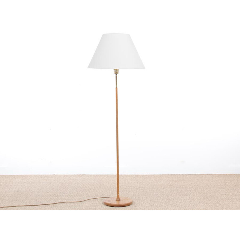 Scandinavian floor lamp in oak and brass - 1960s