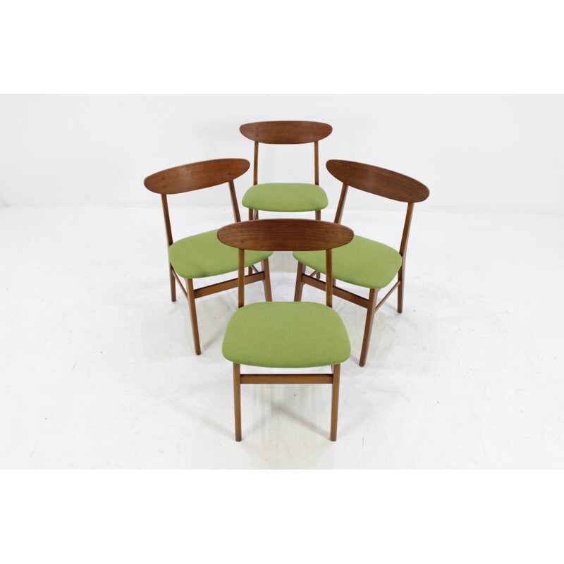Set of 4 Danish Dining Chairs and Extendable Table - 1960s