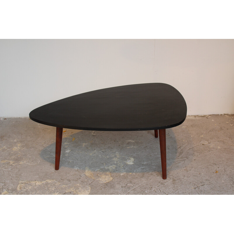 Table basse tripode en bois laqué noir - 1960